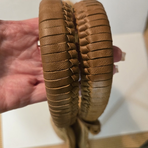 Tommy Bahama Woven Straw Tote Bag With Tassel - Picture 13 of 13